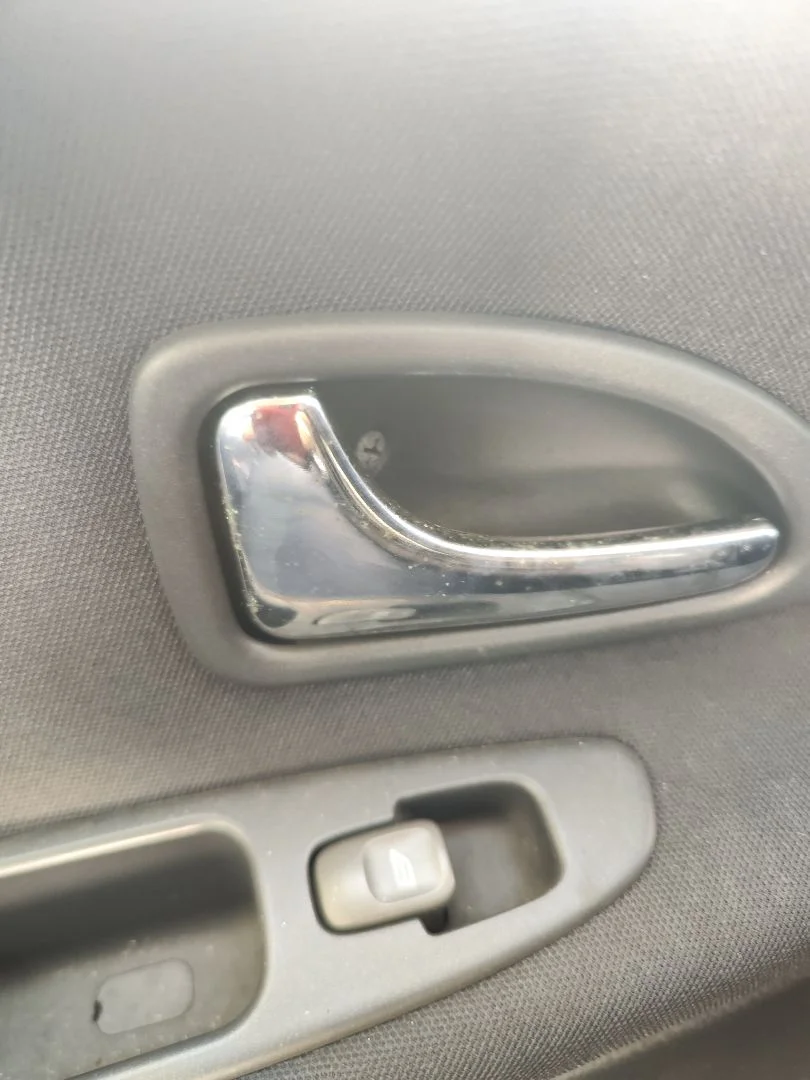 Foto de MANETA INTERIOR TRASERA IZQUIERDA VOLVO S40 BERLINA 1.9 Diesel CAT (116 CV / 85 KW) referencia 30632695