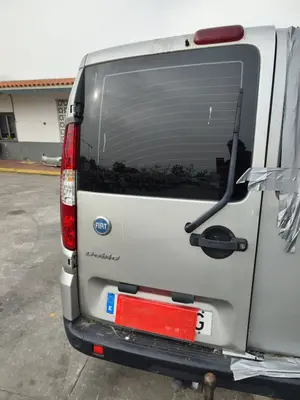 Foto de PORTON TRASERO DERECHO FIAT I DOBLÒ (119) 1.9 JTD CAT (105 CV / 77 KW)