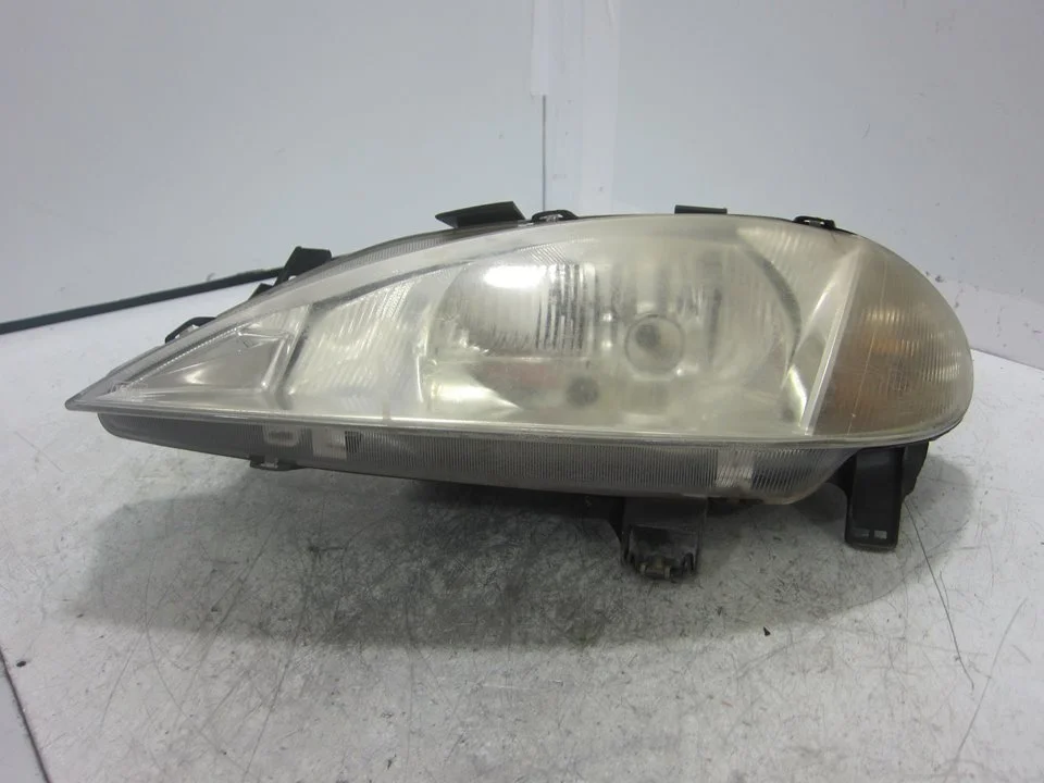 Foto de FARO IZQUIERDO RENAULT MEGANE I FASE 2 BERLINA (BA0) 1.9 dTi Diesel (80 CV / 59 KW) referencia 087469