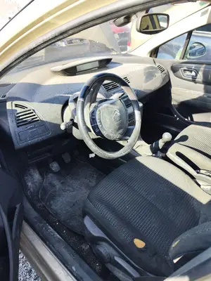 Foto de SALPICADERO CITROEN C4 COUPE 1.6 HDi CAT (9HY / DV6TED4) (109 CV / 80 KW) referencia 8211NX foto 7