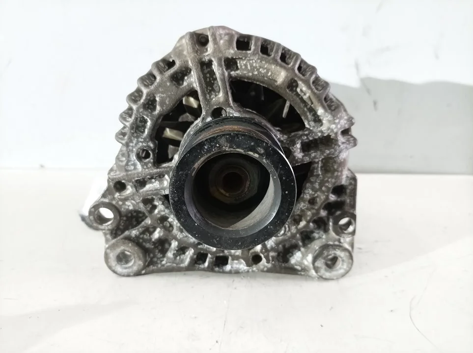 Foto de ALTERNADOR VOLKSWAGEN POLO III BERLINA (6N2) referencia 037903025M