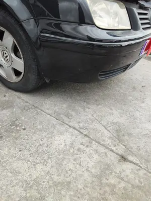 Foto de PARAGOLPES DELANTERO VOLKSWAGEN BORA BERLINA (1J2)(1998) 1.9 TDI (110 CV / 81 KW) foto 2