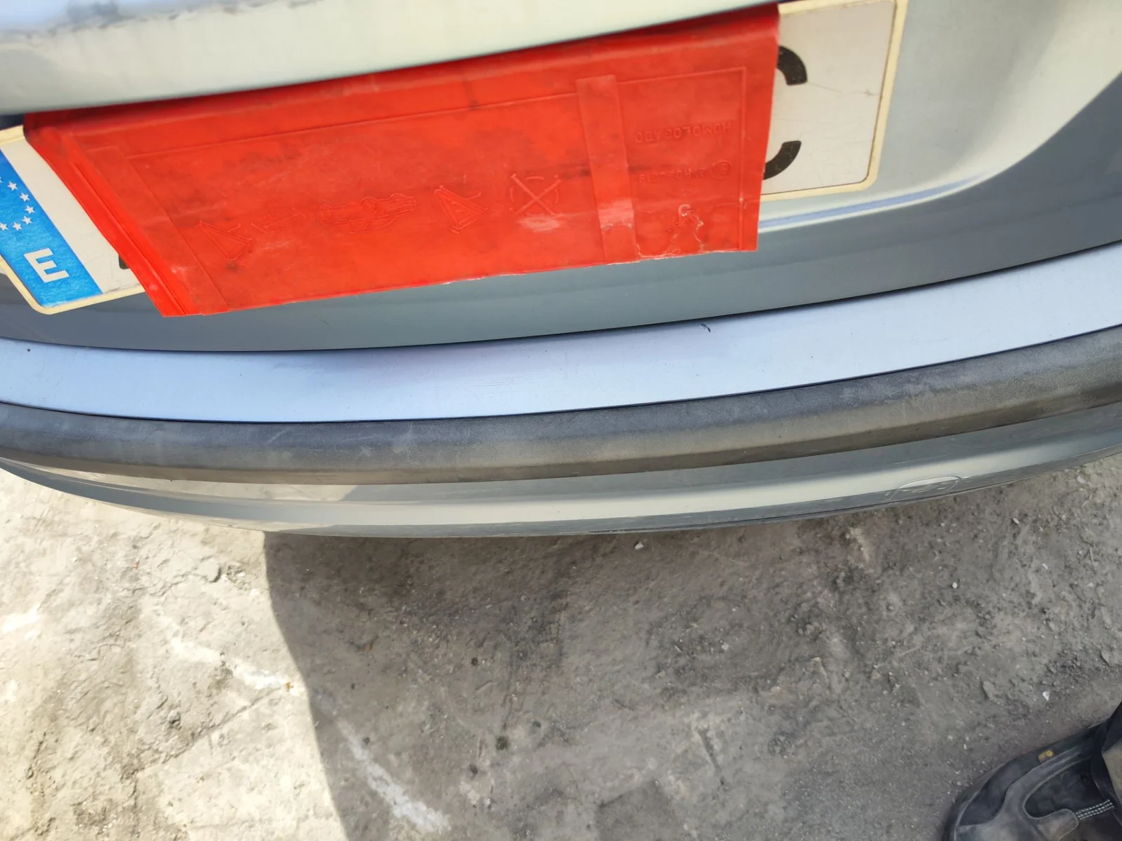 Foto de REFUERZO PARAGOLPES TRASERO FORD FOCUS BERLINA (CAP) 1.8 TDCi Turbodiesel CAT (116 CV / 85 KW)