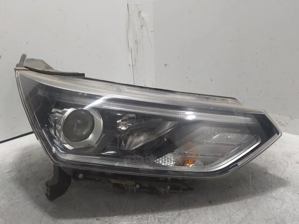 Foto de FARO DERECHO SSANGYONG KORANDO 1.6 Turbodiesel CAT (136 CV / 100 KW) referencia 8310237100