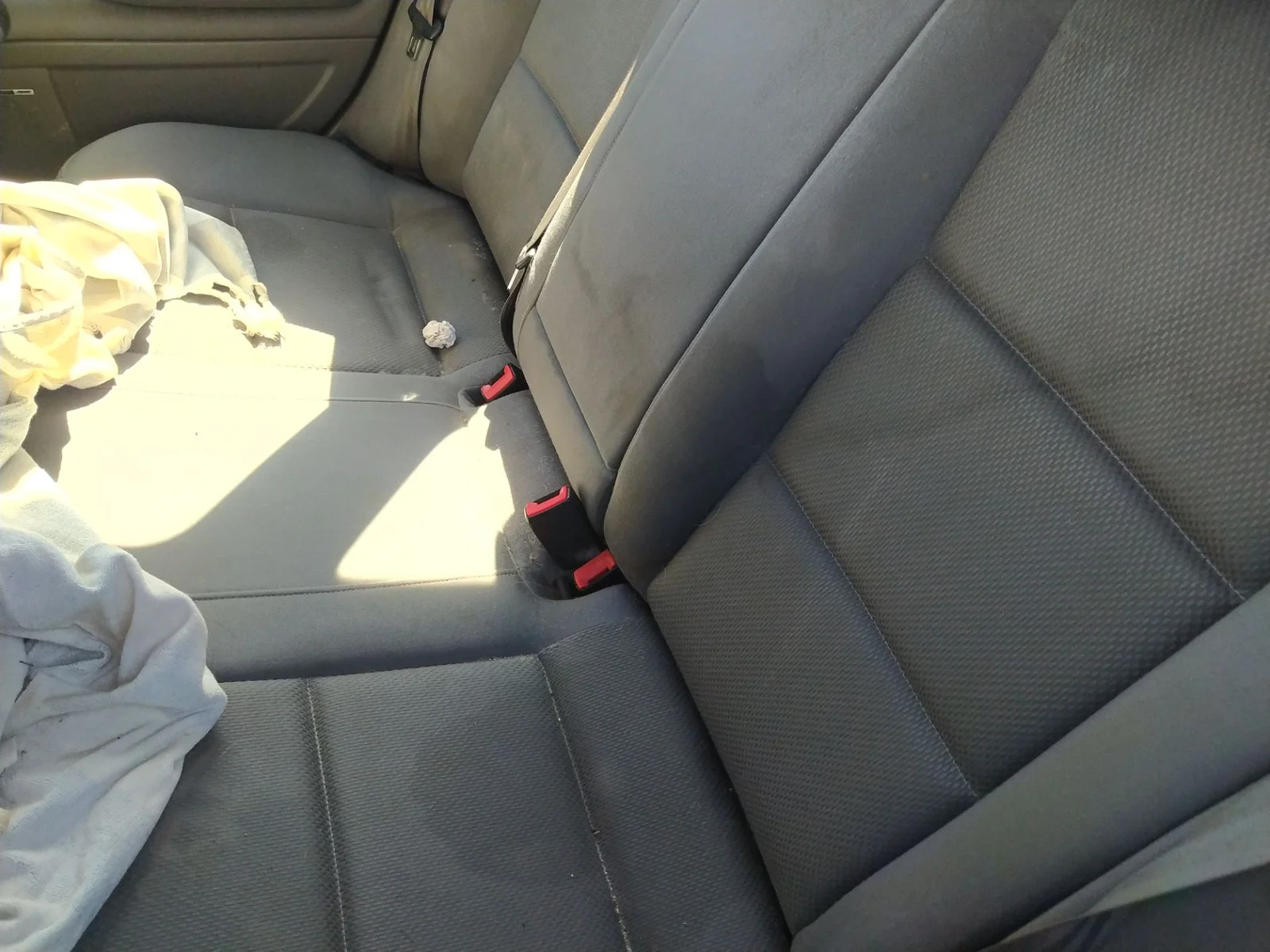 Foto de ENGANCHE CINTURON TRASERO IZQUIERDO AUDI A4 AVANT (8E) 1.9 TDI (131 CV / 96 KW)
