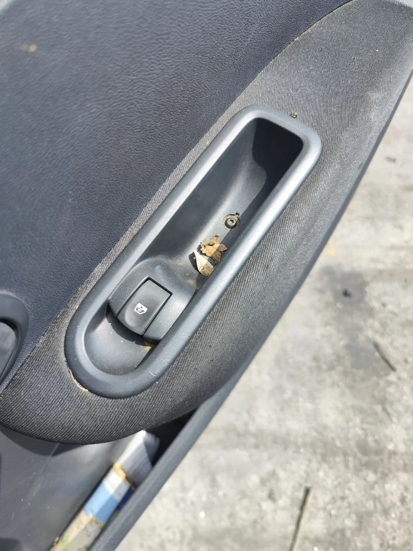 Foto de MANDO ELEVALUNAS DELANTERO DERECHO RENAULT CLIO III 1.2 16V (75 CV / 55 KW)