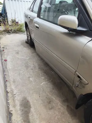 Foto de PUERTA DELANTERA DERECHA VOLVO S80 BERLINA 2.4 Diesel (131 CV / 96 KW)