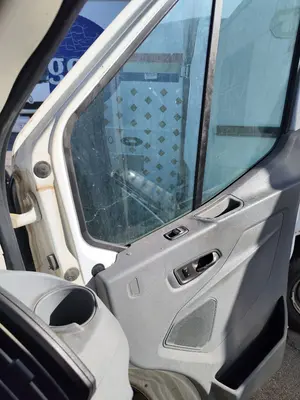 Foto de LUNA CUSTODIA DELANTERA DERECHA FORD TRANSIT CHASIS CABINA (TTG) 2.0 TDCi CAT (170 CV / 125 KW)