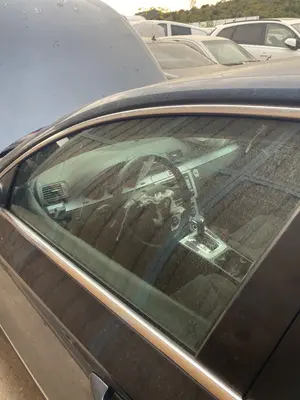 Foto de LUNA DELANTERA IZQUIERDA VOLKSWAGEN PASSAT BERLINA (3C2) 2.0 TDI (140 CV / 103 KW) referencia 3C4845201B