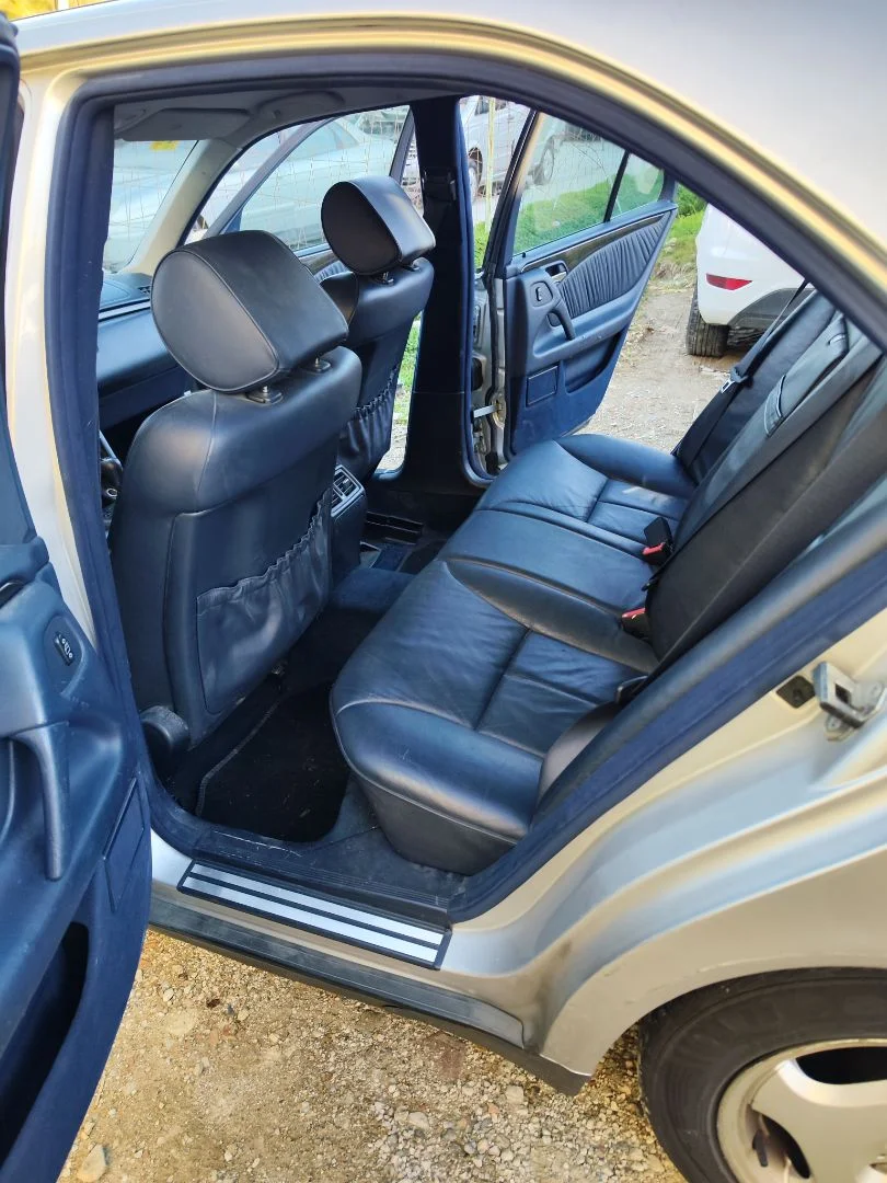 Foto de GOMAS CONTORNO PUERTA MERCEDES-BENZ CLASE E (BM 210) BERLINA 3.0 Turbodiesel CAT (177 CV / 130 KW)
