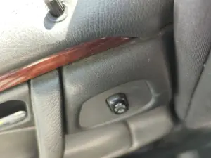 Foto de MANDO ELEVALUNAS TRASERO IZQUIERDO MERCEDES-BENZ CLASE E (BM 210) BERLINA 2.2 CDI CAT (143 CV / 105 KW)
