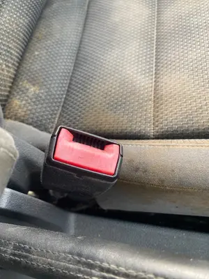 Foto de ENGANCHE CINTURON DELANTERO IZQUIERDO VOLKSWAGEN TOURAN (1T3) 1.6 TDI DPF (105 CV / 77 KW)