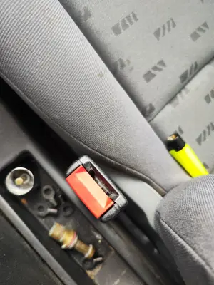 Foto de PRETENSOR AIRBAG DERECHO SEAT LEON (1M1) 1.6  (101 CV / 74 KW)