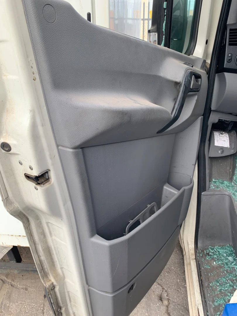 Foto de GUARNECIDO PUERTA DELANTERA IZQUIERDA VOLKSWAGEN CRAFTER FURGÓN (2E) 2.5 TDI DPF (109 CV / 80 KW) referencia 2E0867005