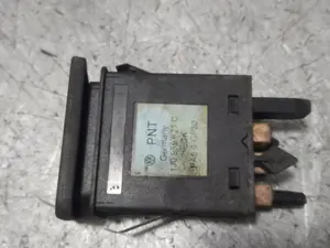Foto de INTERRUPTOR VOLKSWAGEN GOLF IV BERLINA (1J1)(10.1997) 1.9 TDI (116 CV / 85 KW) referencia 1J0959621C foto 4