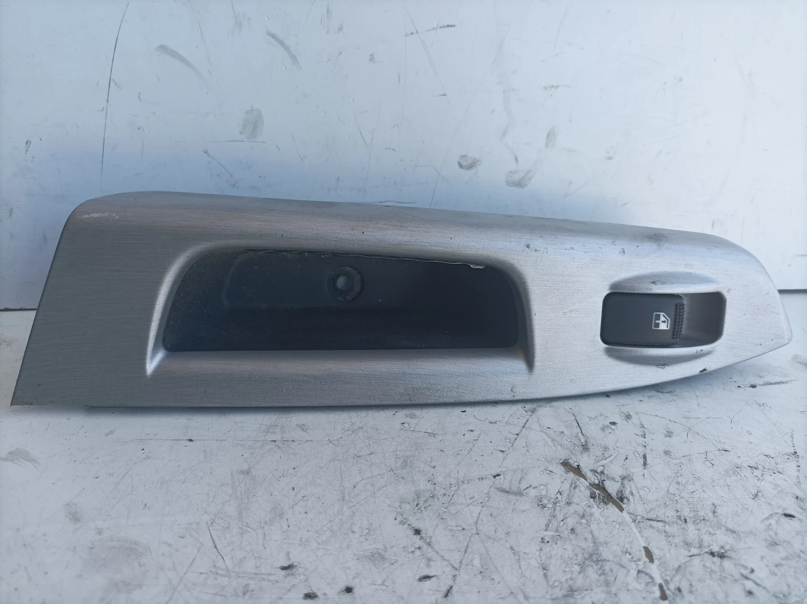 Foto de MANDO ELEVALUNAS TRASERO IZQUIERDO HYUNDAI GETZ (TB) 1.5 CRDi CAT (82 CV / 60 KW) referencia 935801C020