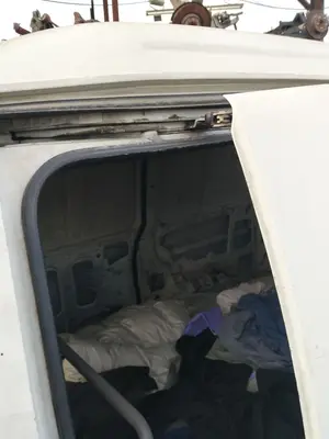 Foto de GOMAS CONTORNO PUERTA NISSAN VANETTE CARGO 2.3 Diesel (75 CV / 55 KW)