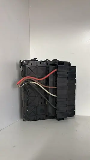 Foto de CAJA RELES / FUSIBLES CITROEN BERLINGO referencia 9643498980 foto 2