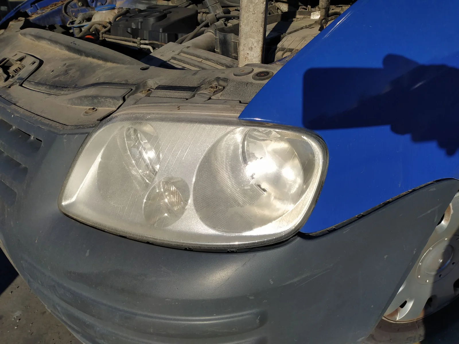 Foto de FARO IZQUIERDO VOLKSWAGEN CADDY (2K)(02.2004) 1.9 TDI (BSU) (75 CV / 55 KW)