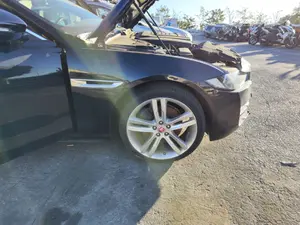 Foto de ALETA DELANTERA DERECHA JAGUAR XE 2.0  Turbo CAT (200 CV / 147 KW)