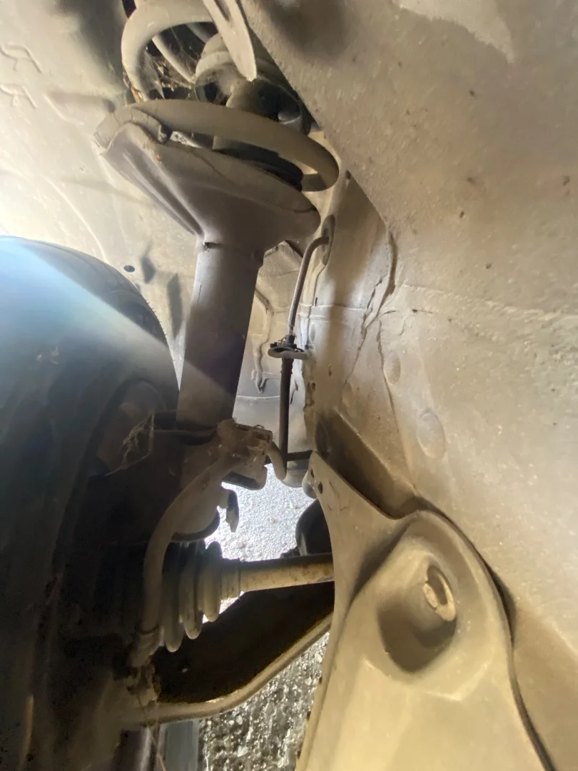 Foto de BRAZO SUSPENSION DELANTERO DERECHO NISSAN ALMERA (N15) 2.0 Diesel (75 CV / 55 KW)