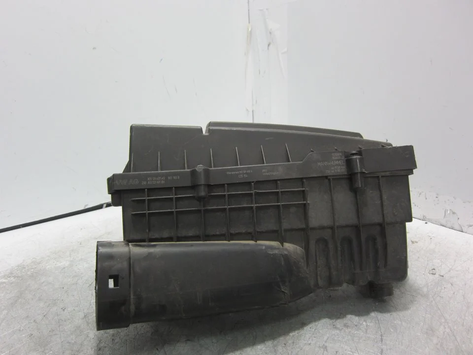 Foto de CAJA FILTRO AIRE SEAT LEON (1P1) 1.9 TDI (105 CV / 77 KW) referencia 1K0129620D