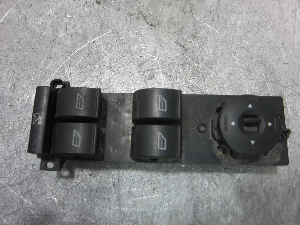Foto de MANDO MULTIFUNCION FORD FOCUS C-MAX (CAP)(2003) 2.0 TDCi CAT (136 CV / 100 KW) referencia 03168103