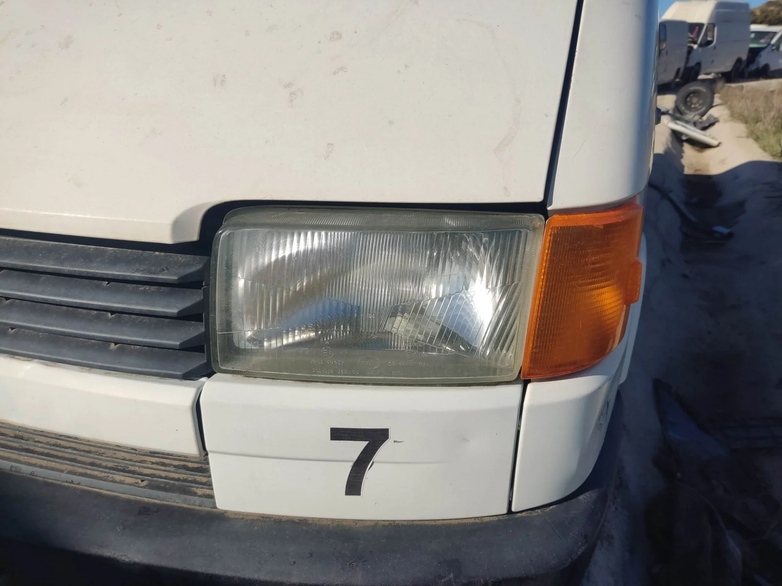 Foto de FARO IZQUIERDO VOLKSWAGEN GOLF IV BERLINA (1J1)(10.1997) 1.6 16V (105 CV / 77 KW)