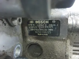 Foto de BOMBA INYECCION RENAULT MEGANE II BERLINA 3P referencia 8200108225 foto 4