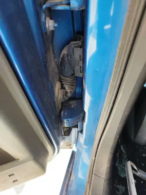 Foto de RETENEDOR PUERTA RENAULT MEGANE II BERLINA 5P 1.5 dCi Diesel (101 CV / 74 KW)