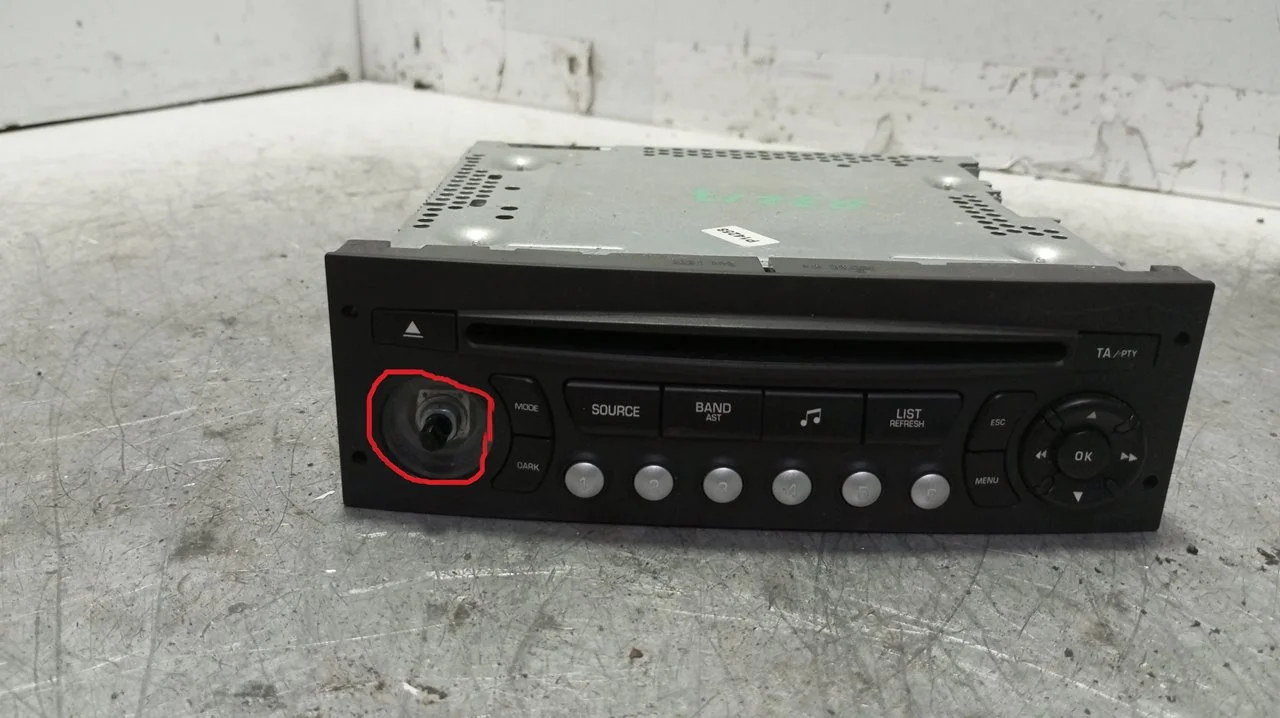 Foto de SISTEMA AUDIO / RADIO CD CITROEN C3 1.4 (73 CV / 54 KW) referencia 96662669XT