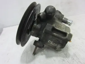 Foto de BOMBA DIRECCION OPEL CORSA B 1.7 Diesel (57 CV / 42 KW) referencia 26008257 foto 4