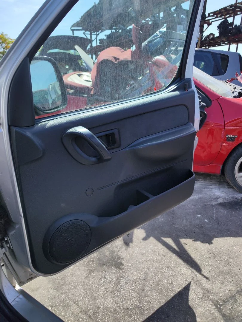 Foto de GUARNECIDO PUERTA DELANTERA DERECHA CITROEN BERLINGO 1.9 Diesel (69 CV / 51 KW) referencia 9342X9