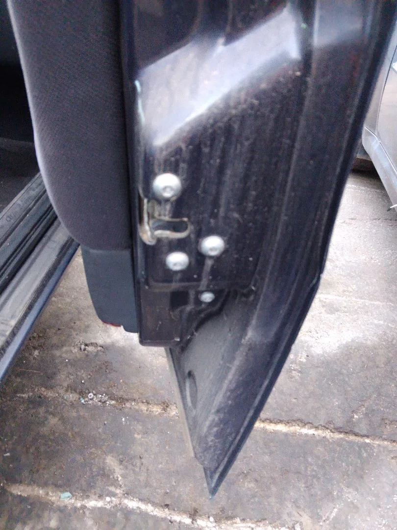 Foto de CERRADURA PUERTA DELANTERA DERECHA ALFA ROMEO 147 (190) 1.9 JTD CAT (110 CV / 81 KW)