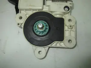 Foto de MOTOR ELEVALUNAS TRASERO DERECHO OPEL VECTRA C BERLINA 1.9 16V CDTI CAT (Z 19 DTH / LRD) (150 CV / 110 KW) referencia 0536007701 foto 5