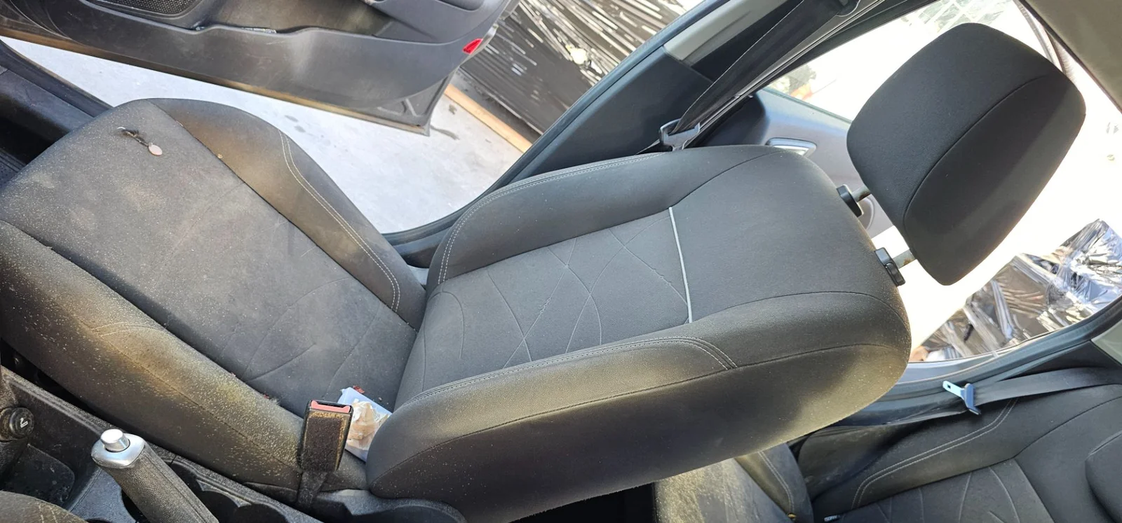 Foto de ASIENTO DELANTERO DERECHO FORD FIESTA (CNN) 1.25 16V CAT (82 CV / 60 KW)