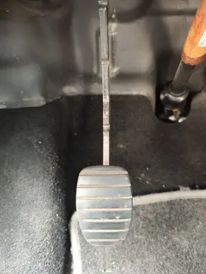 Foto de PEDAL EMBRAGUE RENAULT CLIO III 1.2 16V (75 CV / 55 KW)