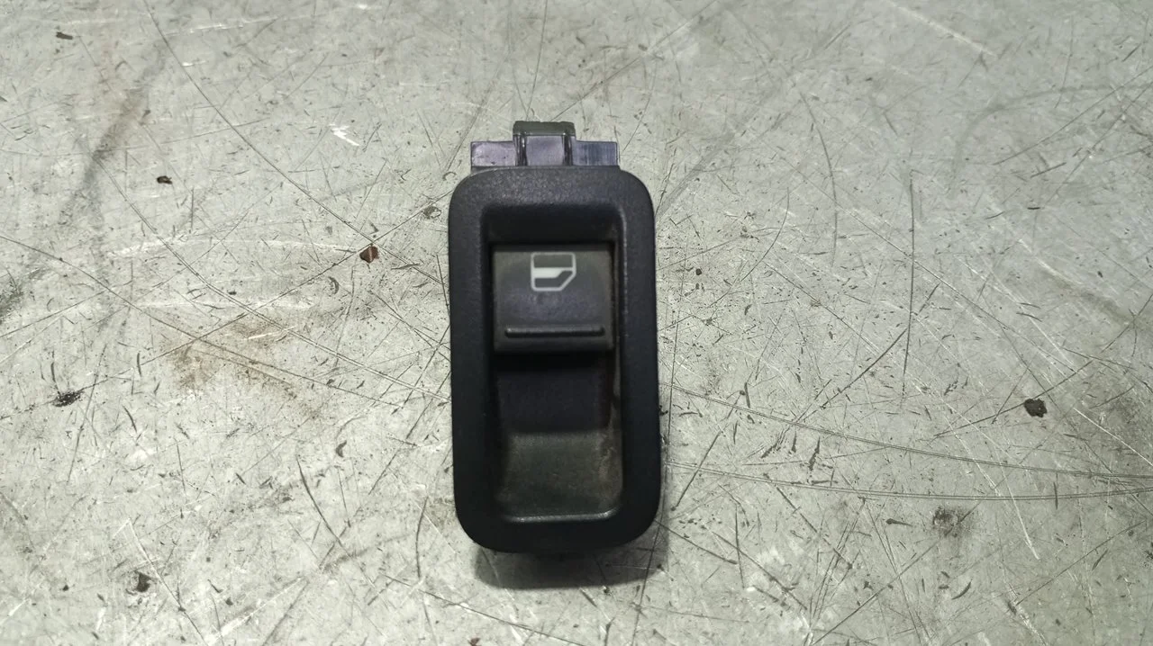 Foto de MANDO ELEVALUNAS DELANTERO DERECHO VOLKSWAGEN POLO V (6R1) 1.2 (60 CV / 44 KW) referencia 6R0867255