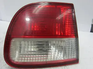Foto de PILOTO TRASERO IZQUIERDO INTERIOR SEAT LEON (1M1) 1.9 TDI (110 CV / 81 KW) referencia 1M6945091A