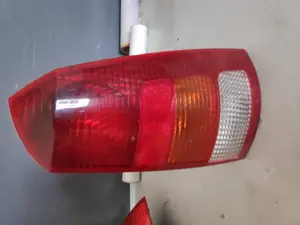 Foto de PILOTO TRASERO IZQUIERDO FORD FOCUS FAMILIAR (CAK) referencia 1233323
