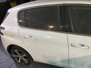 Foto de PUERTA TRASERA DERECHA PEUGEOT 308