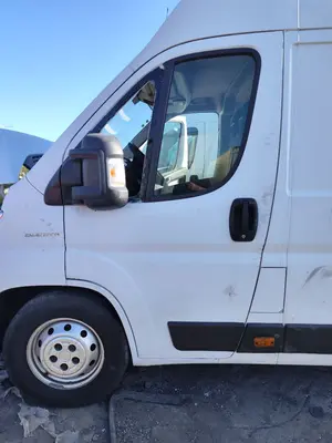 Foto de PUERTA DELANTERA IZQUIERDA FIAT DUCATO 3 MAXI FURGÓN TS 35 (295) 2.3 JTD CAT (148 CV / 109 KW) referencia 46862842