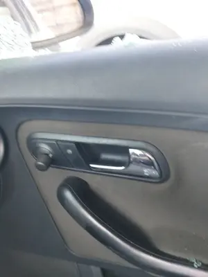 Foto de MANDO ELEVALUNAS DELANTERO DERECHO SEAT CORDOBA BERLINA (6L2) 1.9 SDI (64 CV / 47 KW)