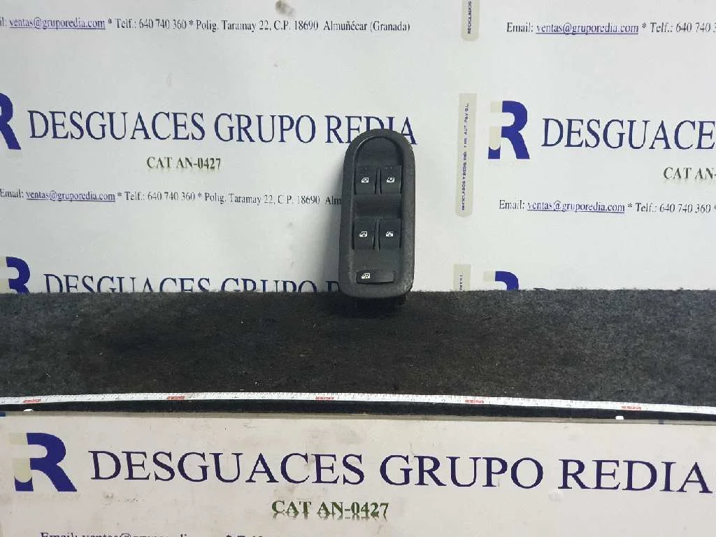Foto de MANDO ELEVALUNAS DELANTERO IZQUIERDO RENAULT MEGANE II BERLINA 5P referencia 025330