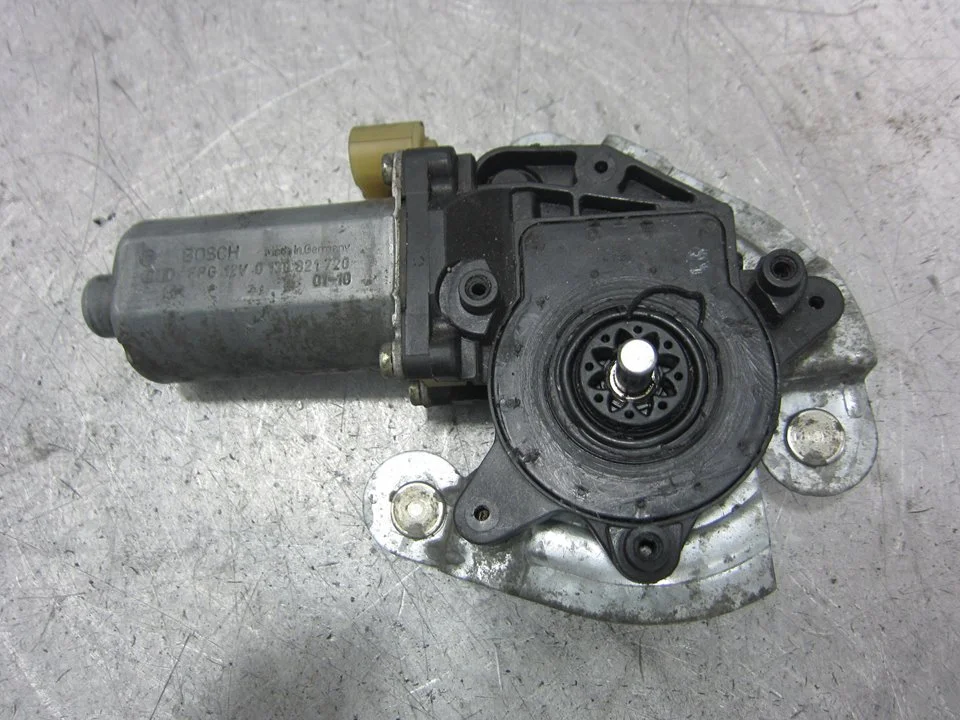 Foto de MOTOR ELEVALUNAS DELANTERO IZQUIERDO RENAULT MEGANE I FASE 2 CLASSIC (LA...) 1.4 16V (95 CV / 70 KW) referencia 0130821720