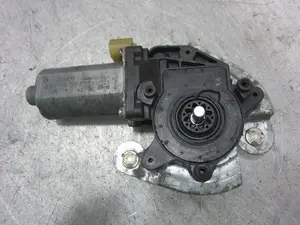Foto de MOTOR ELEVALUNAS DELANTERO IZQUIERDO RENAULT MEGANE I FASE 2 CLASSIC (LA...) 1.4 16V (95 CV / 70 KW) referencia 0130821720
