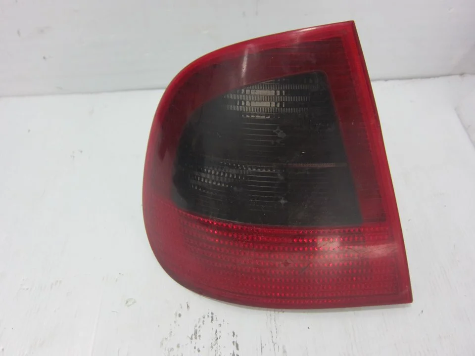 Foto de PILOTO TRASERO IZQUIERDO SEAT CORDOBA BERLINA (6K2) 1.4 (60 CV / 44 KW) referencia 6K5945095G