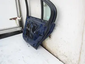 Foto de PUERTA TRASERA DERECHA BMW SERIE 3 BERLINA (E90) 2.0 16V CAT (150 CV / 110 KW) foto 3