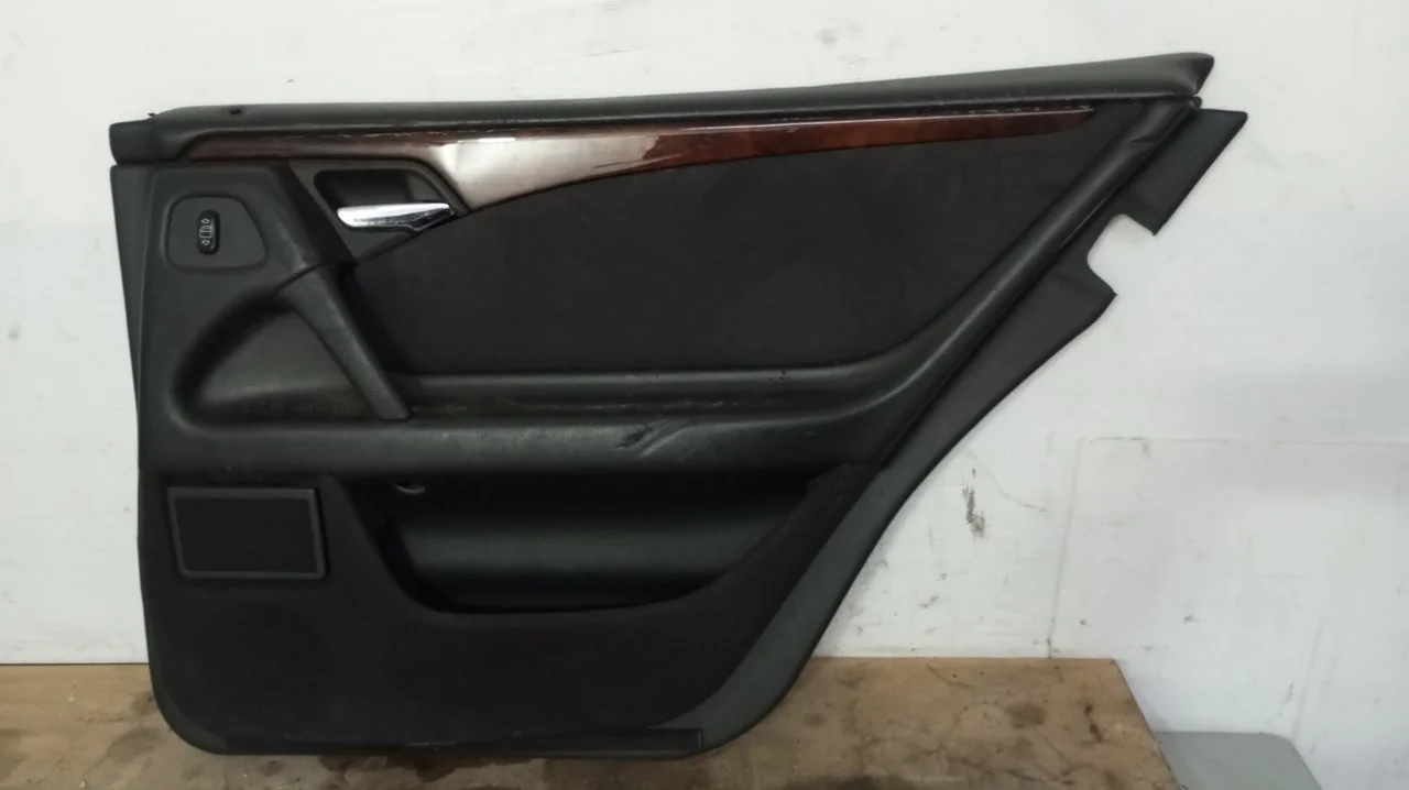 Foto de GUARNECIDO PUERTA TRASERA DERECHA MERCEDES-BENZ CLASE E (BM 210) BERLINA 3.0 Turbodiesel CAT (177 CV / 130 KW) referencia A2107308270