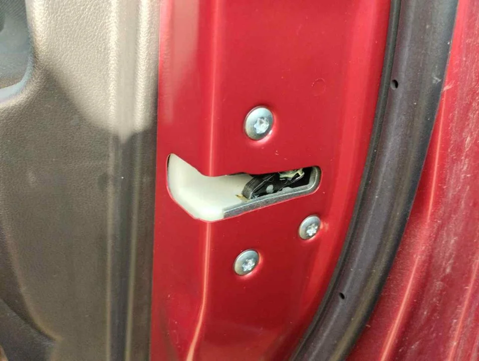 Foto de CERRADURA PUERTA DELANTERA DERECHA MITSUBISHI ASX (GA0W) 1.6 CAT (117 CV / 86 KW)